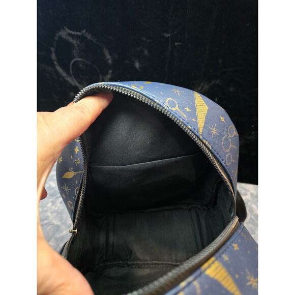 Harry Potter Bioworld Quidditch Navy & Gold Hogwarts Wizard Mini Backpack *EUC* - Picture 6 of 11